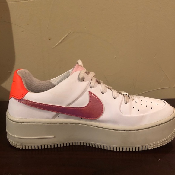 Almost brand new Nike Air Force 1 - Picture 3 of 6